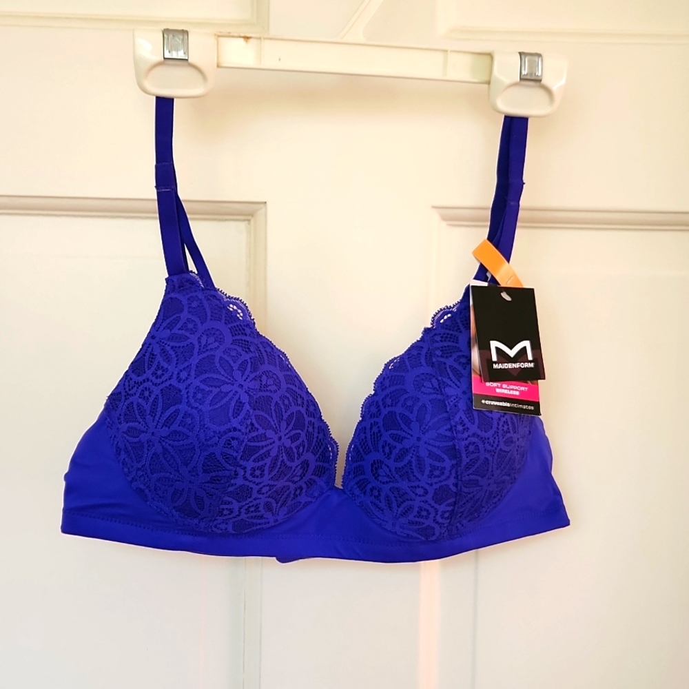 NEW.  MAIDENFORM SOFT SUPPORT WIRELESS LACE FRONT BRA.  SIZE MEDIUM.